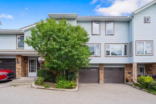 22 Coachway Gdns Sw, Calgary, AB, T3H2V9 | Card Image
