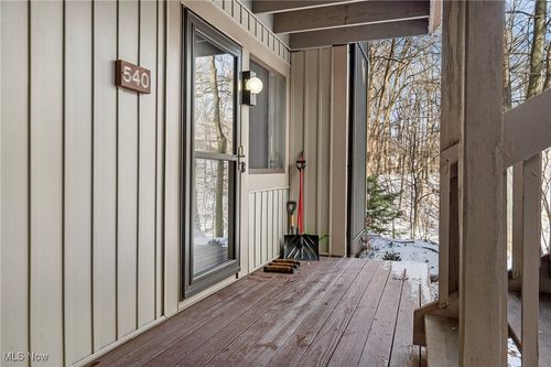 540 Meredith Ln, Cuyahoga Falls, OH, 44223-2589 | Card Image