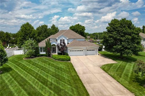 4501 Nw Bittersweet Ln, Blue Springs, MO, 64015-7337 | Card Image