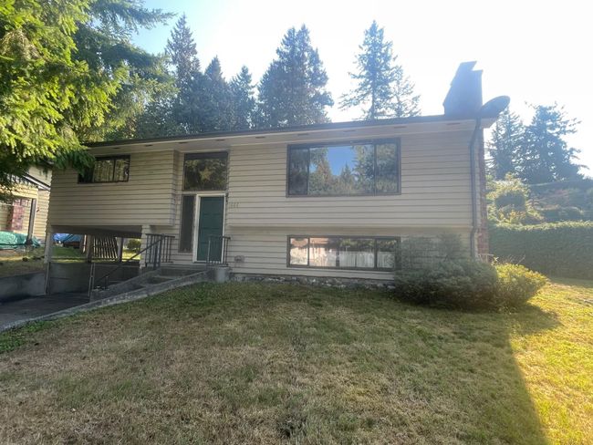 1644 Ymca Road, House other with 3 bedrooms, 1 bathrooms and 3 parking in Gibsons BC | Image 2