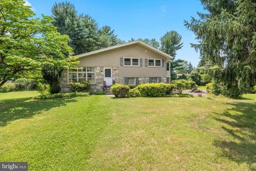 106 Pearl Dr, SOUTHAMPTON, PA, 18966-3049 | Card Image