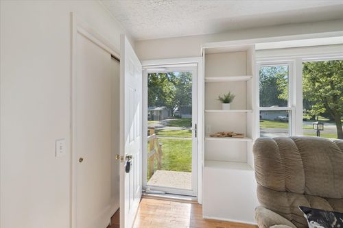 405 Andres St, Chesaning, MI, 48616-1608 | Card Image