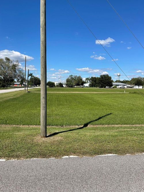 699 Avenue R Sw, Moore Haven, FL, 33471 | Card Image