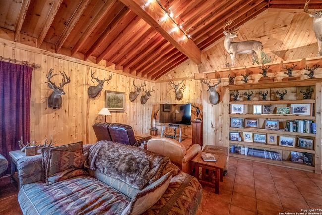 9239 Fm 133, Home with 7 bedrooms, 7 bathrooms and null parking in Cotulla TX | Image 33