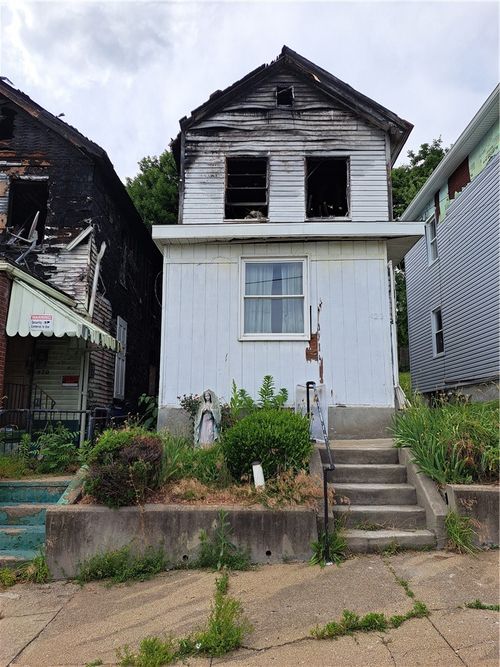 422 E Washington St, Rochester, PA, 15074 | Card Image