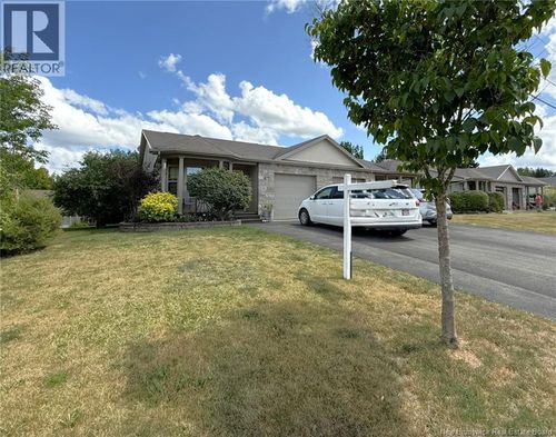 47 Newberry St, Moncton, NB, E1G5M5 | Card Image