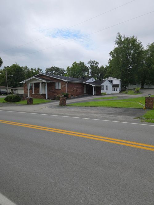 375 W College Ave, Stanton, KY, 40380-7936 | Card Image