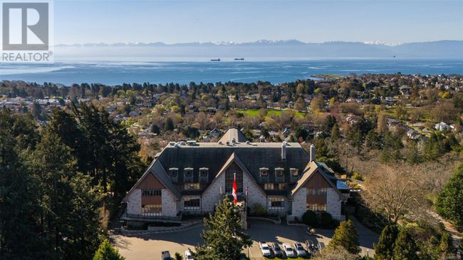 803 Piermont Pl, House other with 5 bedrooms, 5 bathrooms and 2 parking in Victoria BC | Image 52