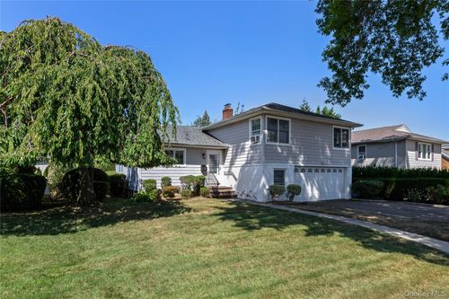 106 Hayes St, Garden City, NY, 11530-2518 | Card Image