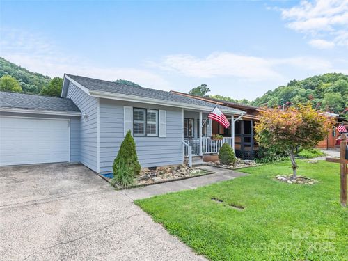 106 Market St, Maggie Valley, NC, 28751-6714 | Card Image
