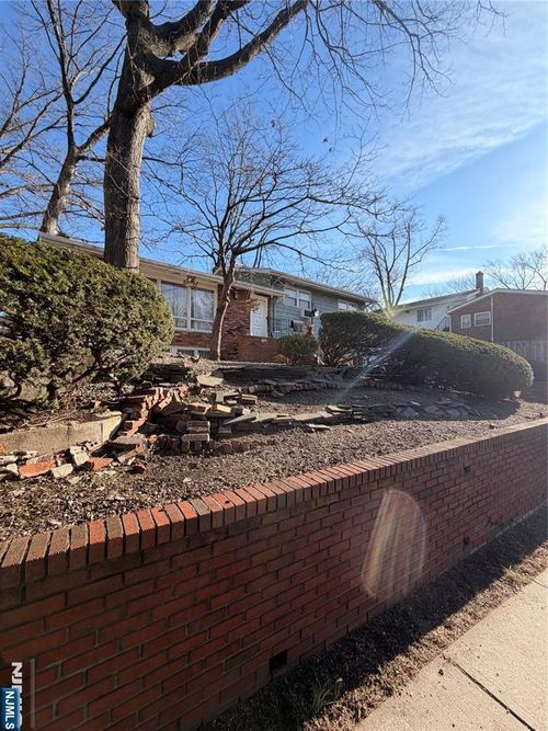 1032 Glen Rd, Fort Lee, NJ, 07024-1634 | Card Image