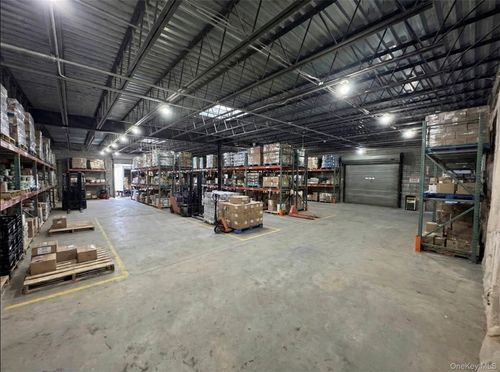 32 Chichester Ave, Center Moriches, NY, 11934-2402 | Card Image