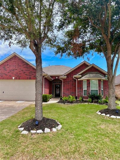 21015 N Oakley Hill Court, House other with 4 bedrooms, 2 bathrooms and null parking in Richmond TX | Image 2