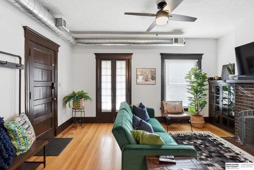 apt-6-3828 Cass St, Omaha, NE, 68131-1851 | Card Image