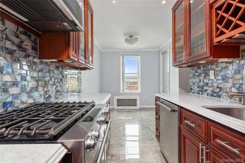 6d-60th Street 34th Avenue, New York, NY, 11377 | Card Image