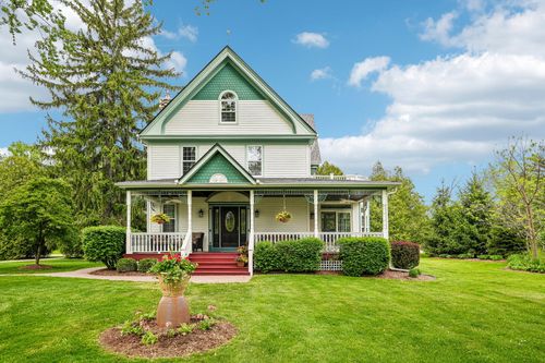 10763 N Cedarburg Rd, Mequon, WI, 53092-4407 | Card Image