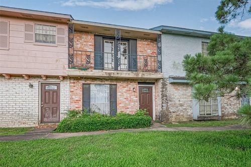 7093 Chasewood Dr, Missouri City, TX, 77489-2518 | Card Image