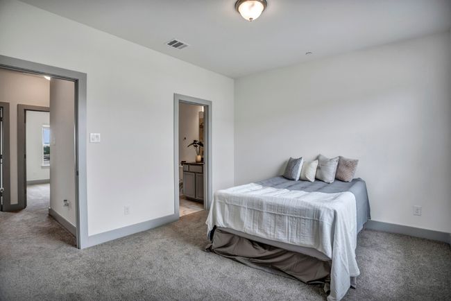 Large primary ensuite | Image 15
