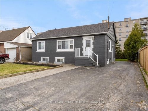 54 Duncombe Dr, Hamilton, ON, L9A2G2 | Card Image