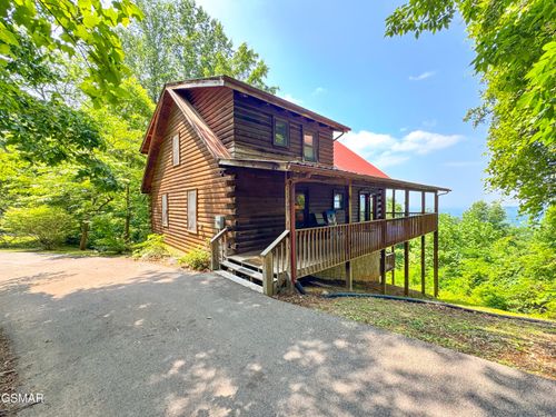 2438 Walnut Ridge Way, Sevierville, TN, 37862-8087 | Card Image