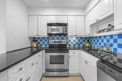 32 - 100 Shearwater Court E, Condo with 1 bedrooms, 1 bathrooms and 1 parking in Jersey City NJ | Image 3