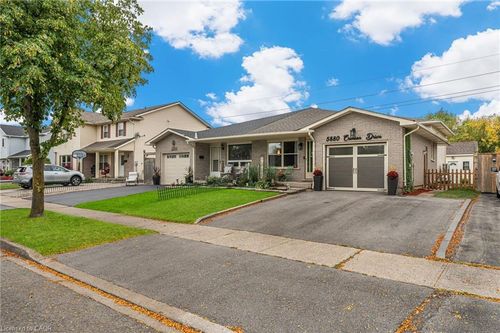 {{alt}} | Card Image