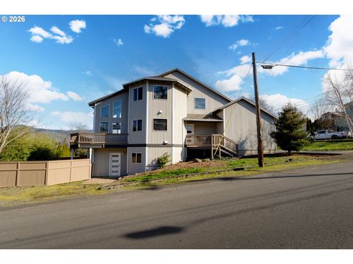 1222 Lincoln St, Hood River, OR, 97031-1742 | Card Image