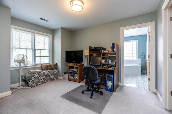 Primary Sitting Area/Office | Image 28