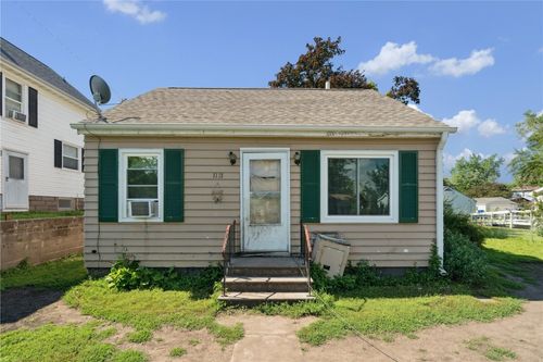1121 15th Ave Sw, Cedar Rapids, IA, 52404-2642 | Card Image