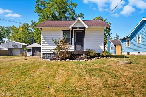 589 Briggs Rd, Leavittsburg, OH, 44430-9664 | Card Image