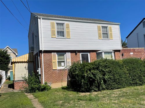 424 Andrews Rd, Mineola, NY, 11501-1002 | Card Image