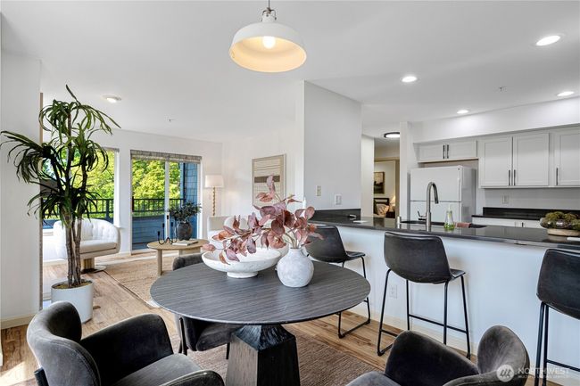 APT-302 - 9222 Roosevelt Way Ne, Condo with 2 bedrooms, 2 bathrooms and 1 parking in Seattle WA | Image 19