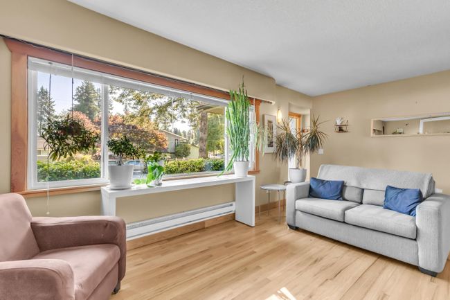22001 Cliff Avenue, House other with 4 bedrooms, 2 bathrooms and 7 parking in Maple Ridge BC | Image 3