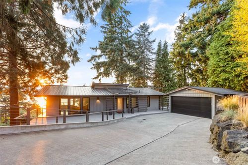 15733 25th Ave Sw, Burien, WA, 98166-2603 | Card Image