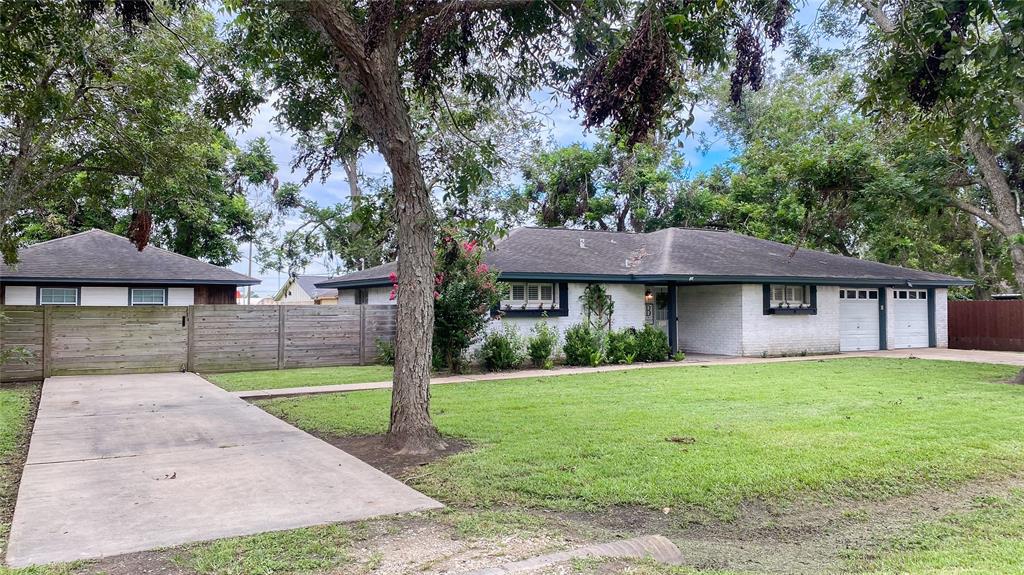 Avenue B , Brazoria, TX 77422