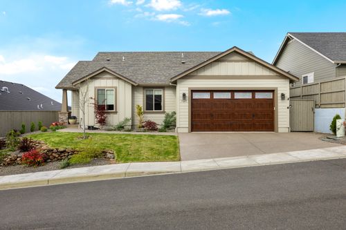 727 Sonoma Ct, Medford, OR, 97504-3709 | Card Image