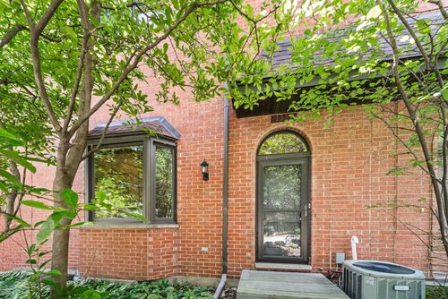 1339 E Central Rd, Arlington Heights, IL, 60005-2803 | Card Image