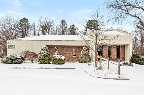 220 Bloomingdale Dr, Bristol, IN, 46507-8405 | Card Image