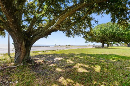 1552 Beach Blvd, Biloxi, MS, 39530-4706 | Card Image