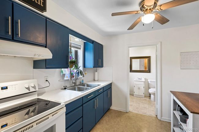 3kitchen3.JPG | Image 10