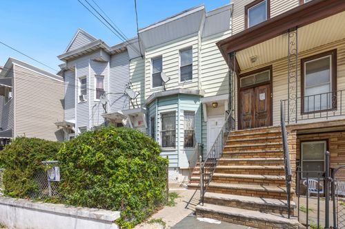 42 Clerk St, Jersey City, NJ, 07305-4306 | Card Image
