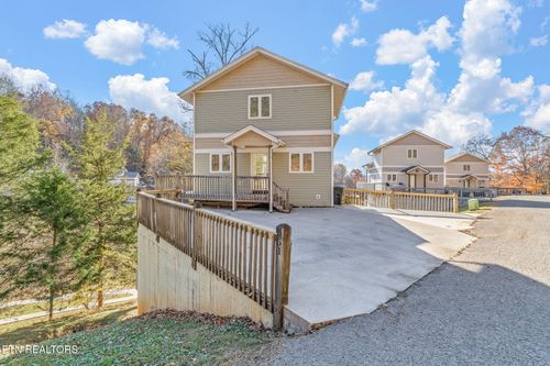 551 Deerwood Ln, La Follette, TN, 37766-6734 | Card Image