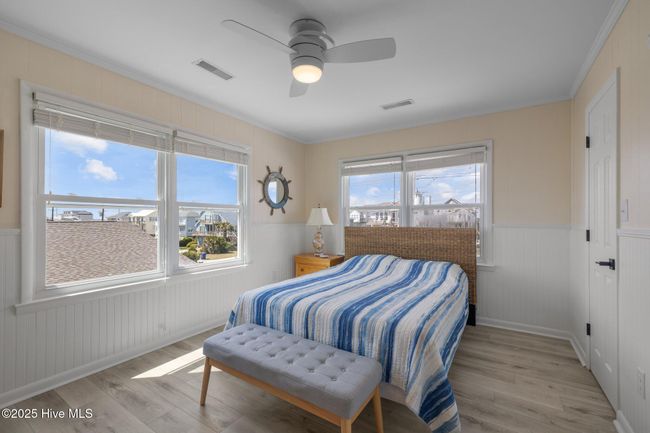 WEST - 2003 Ocean Dr, Townhouse with 4 bedrooms, 3 bathrooms and null parking in Emerald Isle NC | Image 23