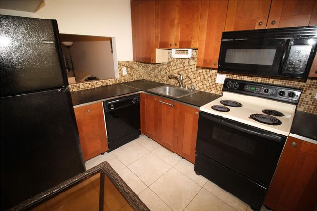 APT-306 - 1015 Country Club Dr, Condo with 1 bedrooms, 2 bathrooms and null parking in Margate FL | Image 7