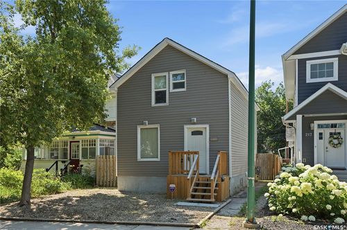 215 26th St W, Saskatoon, SK, S7L0H5 | Card Image