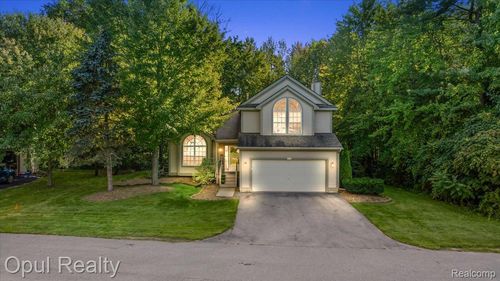 2730 Court Ln S, Howell, MI, 48843-7588 | Card Image