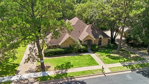 3813 Cambridge Cir W, Bedford, TX, 76021-2411 | Card Image