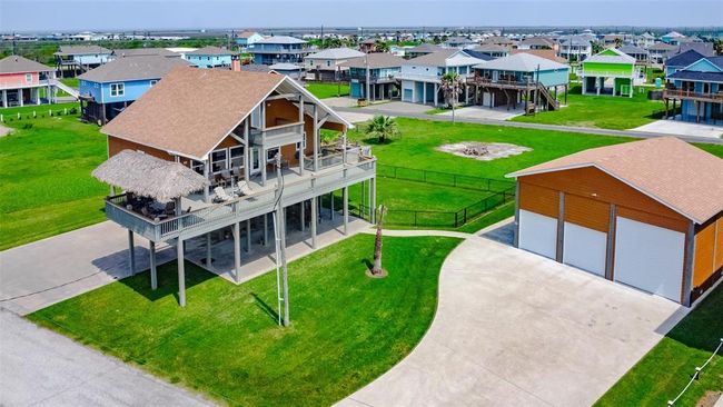 950 Seadrift Dr, House other with 5 bedrooms, 4 bathrooms and null parking in Crystal Beach TX | Image 38