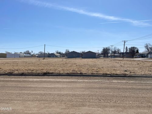 1250 2nd St N, Carrington, ND, 58421-1512 | Card Image