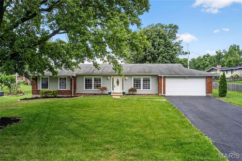 5 Cypress Point Ct, Chesterfield, MO, 63017-3202 | Card Image